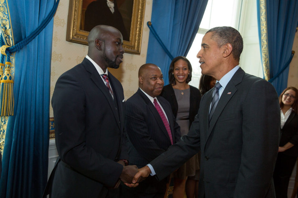 HCZ CEO shakes President Obama’s hand at a White House meeting.