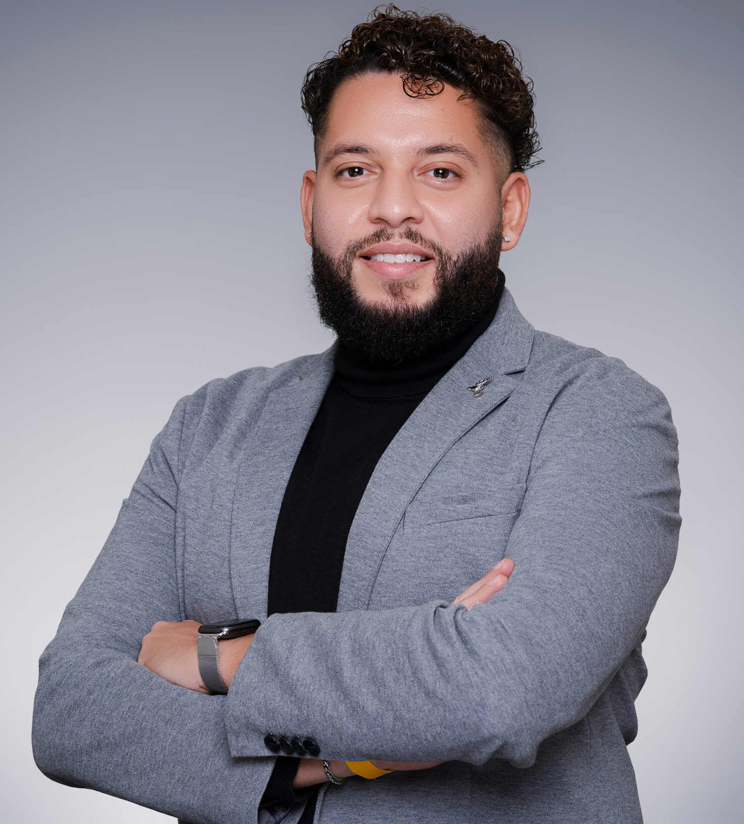 Headshot of Emmanuel Alvarez